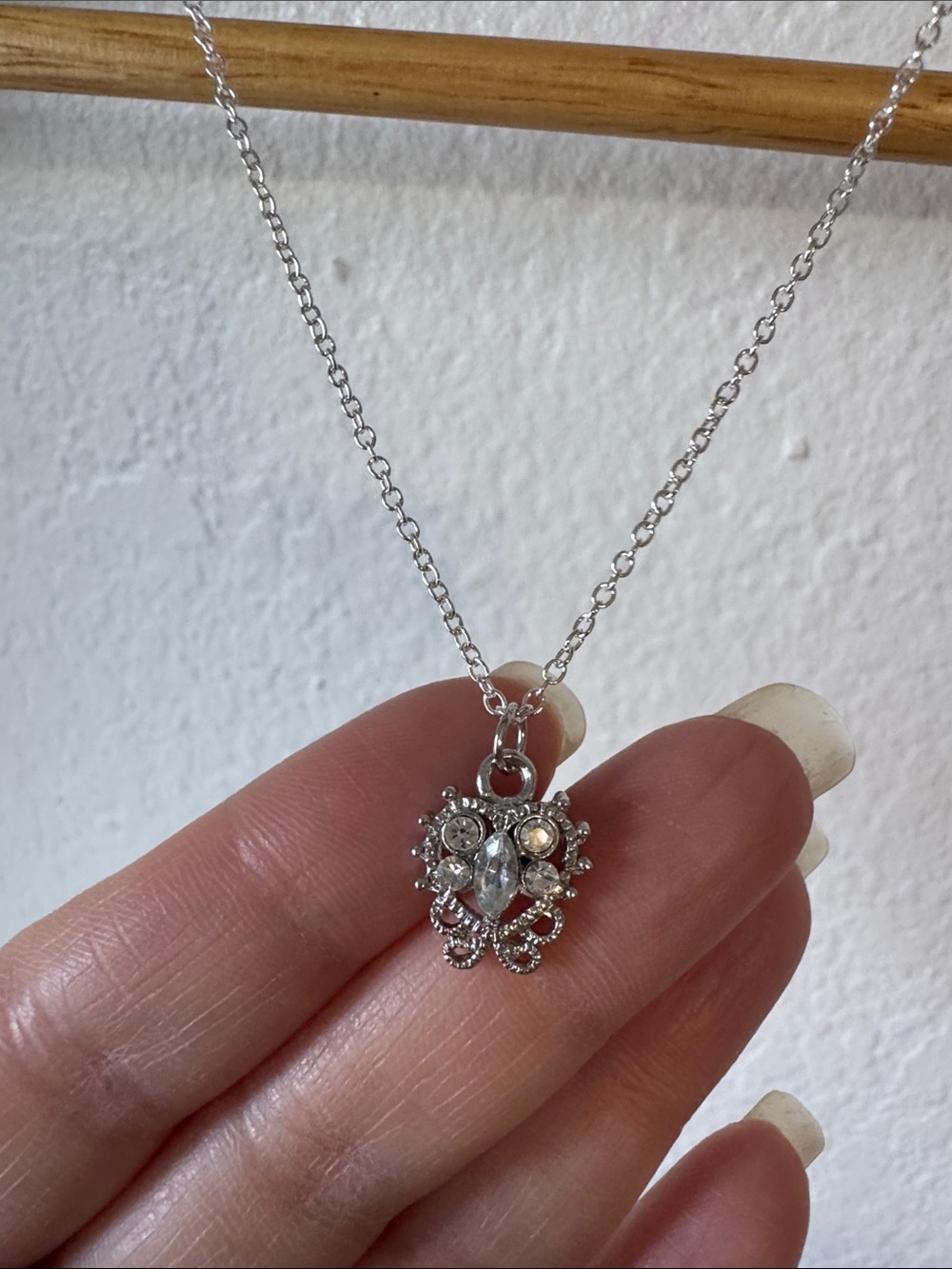 Silver Tone Sparkly Necklace